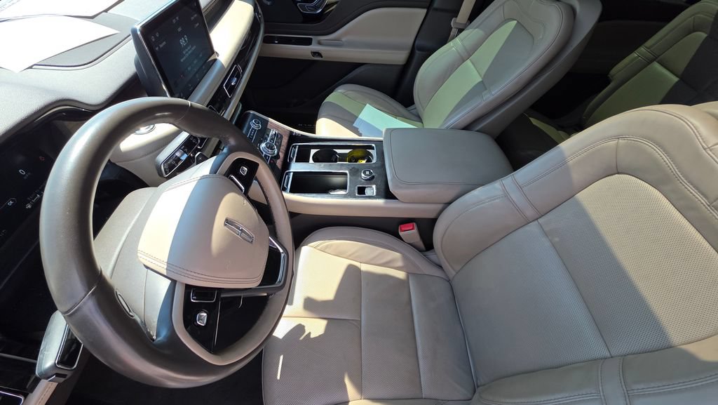 Used 2021 Lincoln Aviator Reserve AWD/4WD image 12