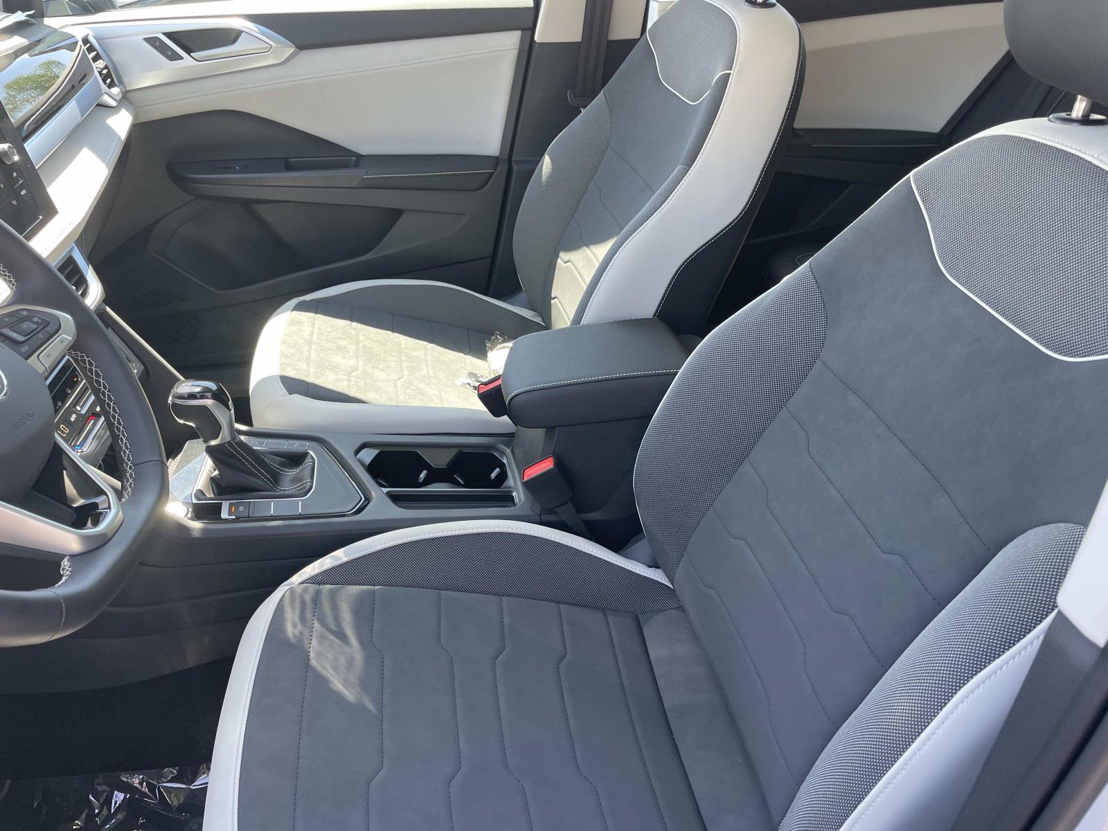 New 2026 Volkswagen Taos SE FWD image 19