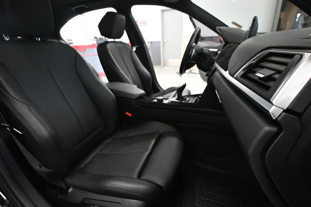 Used 2018 BMW 330i xDrive Sedan AWD/4WD image 46