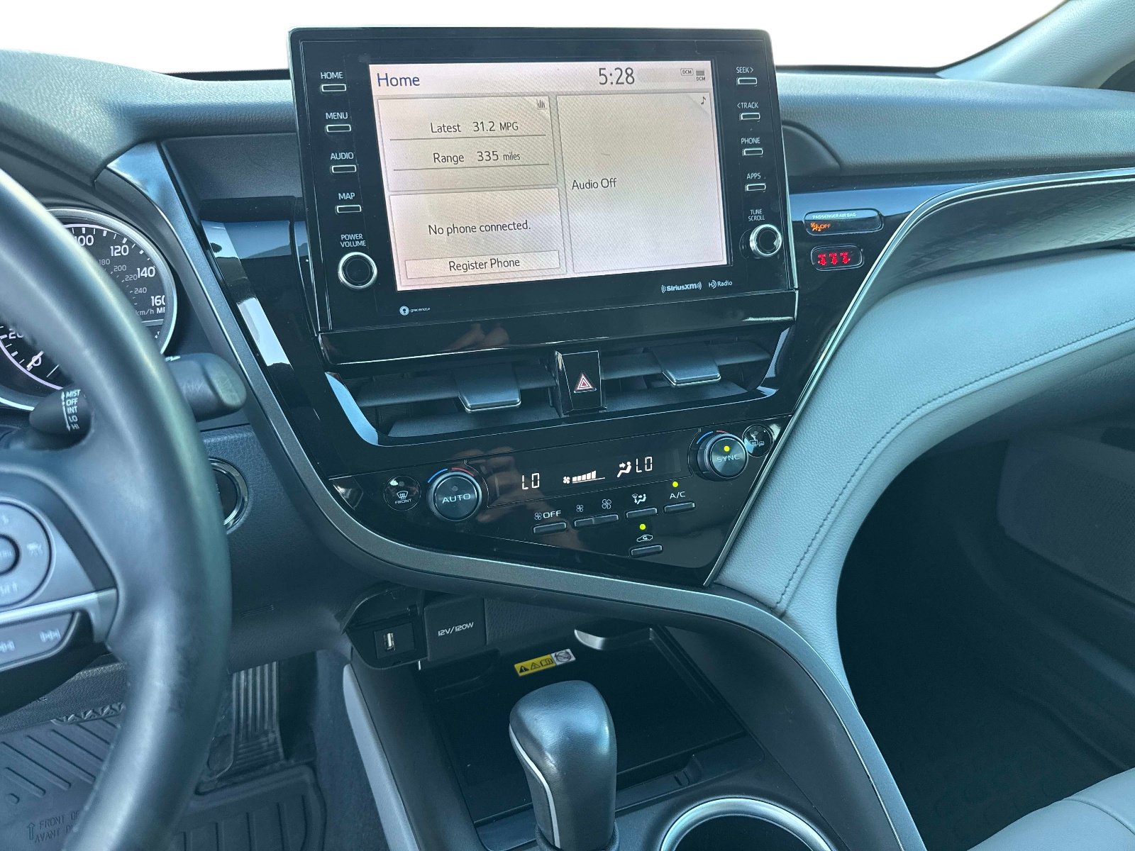 Used 2022 Toyota Camry XLE FWD image 24