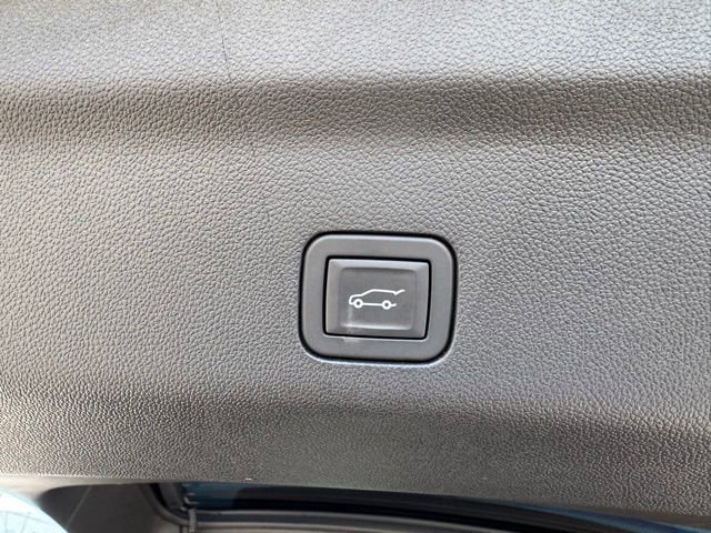 Used 2024 Chevrolet Suburban High Country w/ Advanced Technology Package image 36