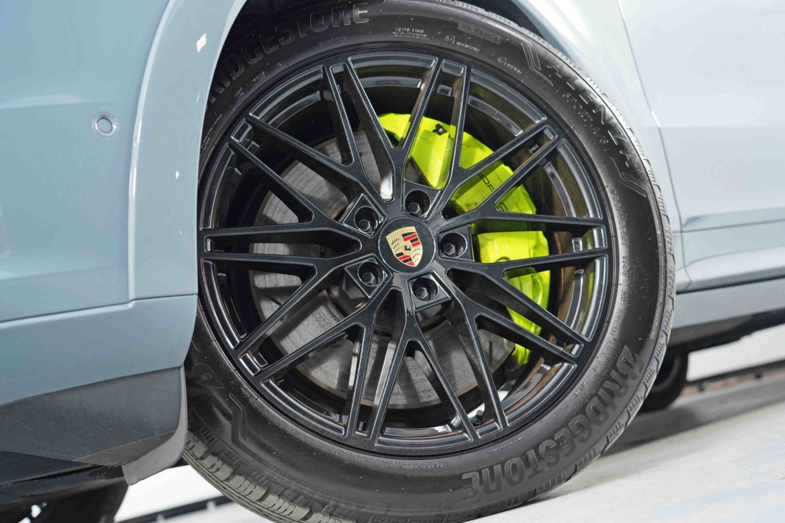 Used 2024 Porsche Cayenne Turbo AWD/4WD image 61