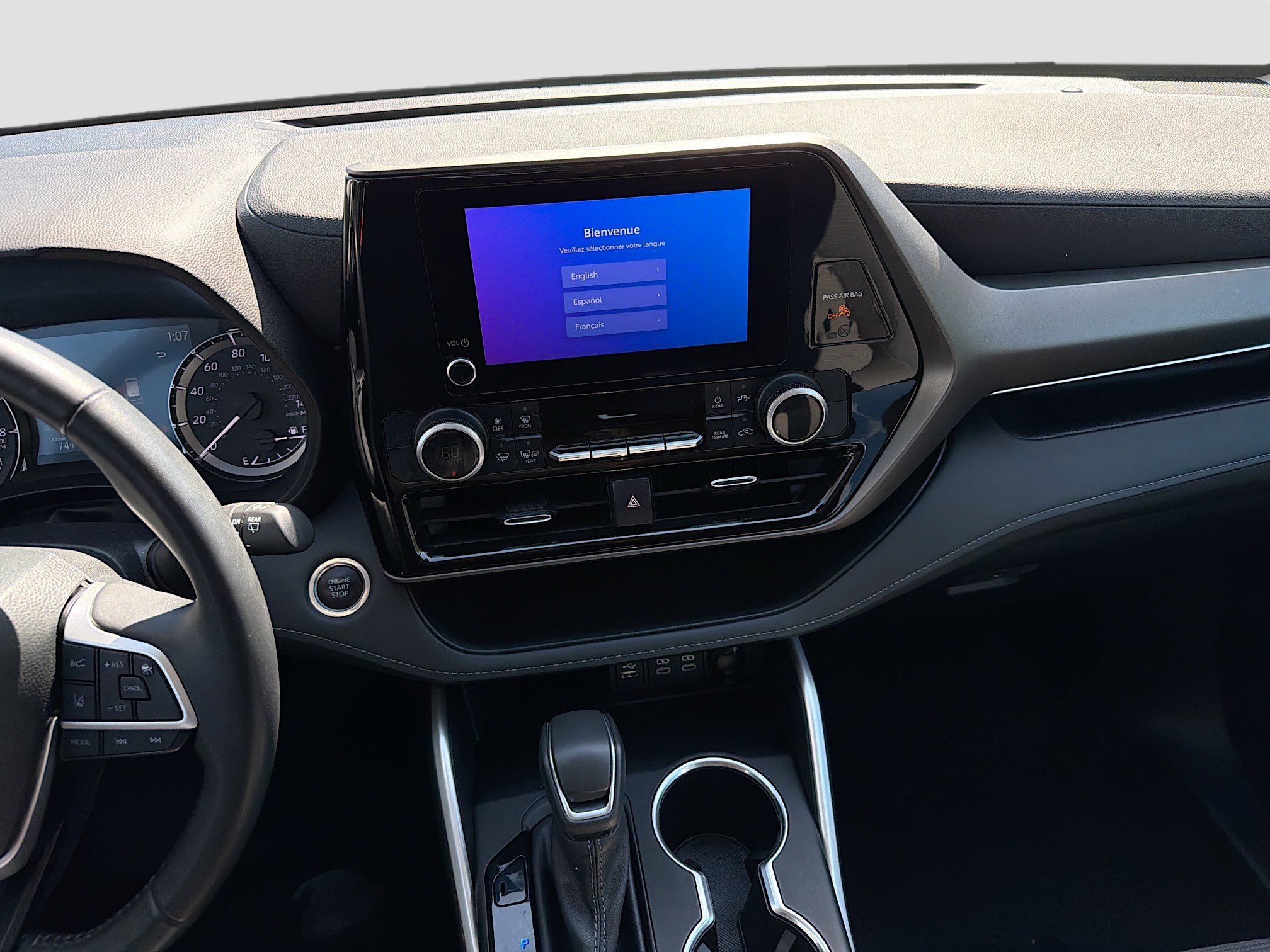 Used 2024 Toyota Highlander LE image 19