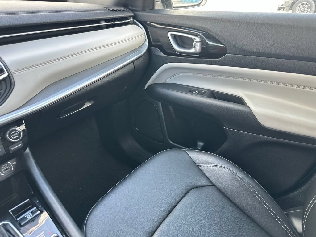 Used 2025 Jeep Compass Limited AWD/4WD image 43