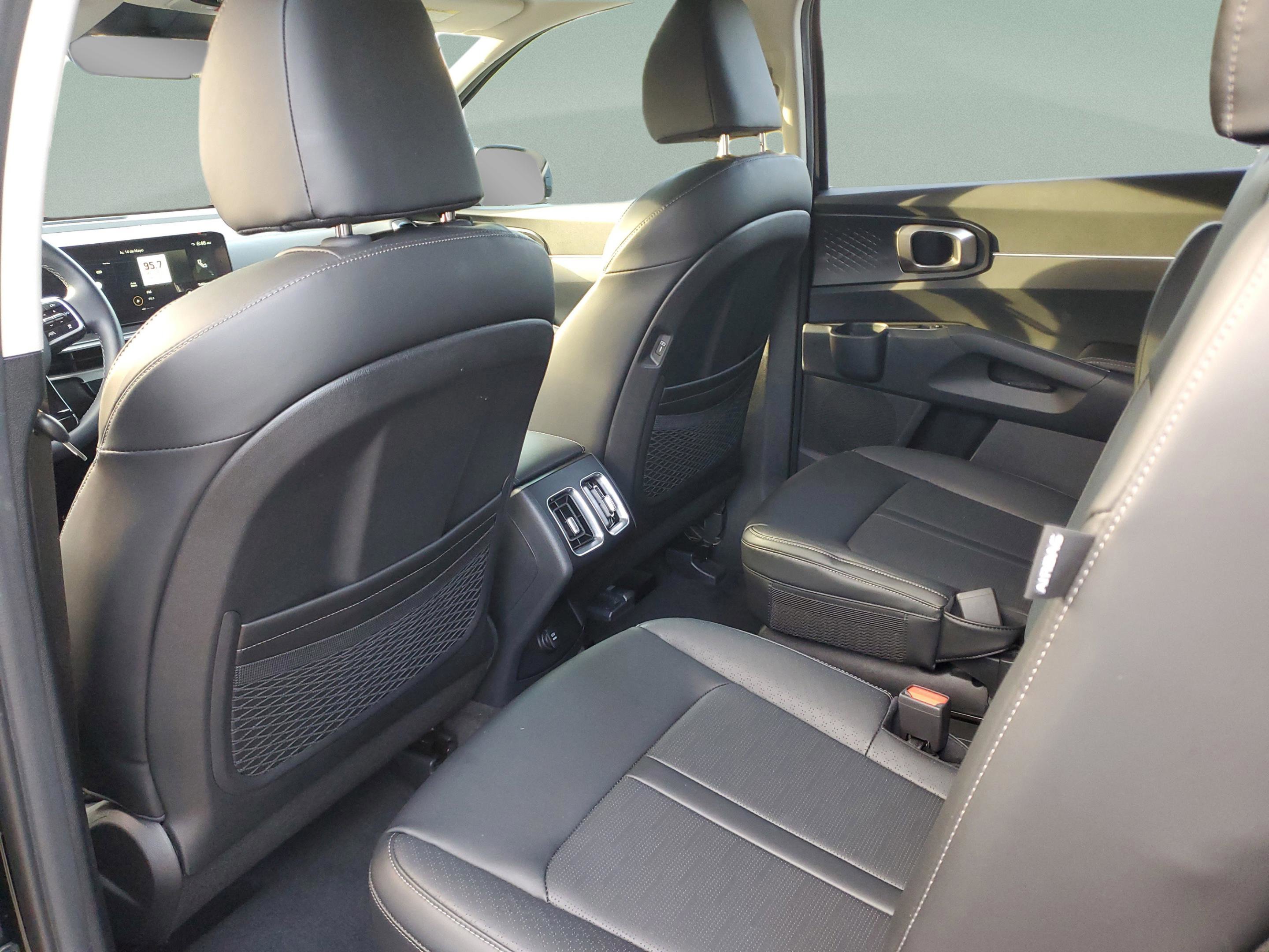 Certified 2025 Kia Sorento EX w/ Panoramic Sunroof Package FWD image 6