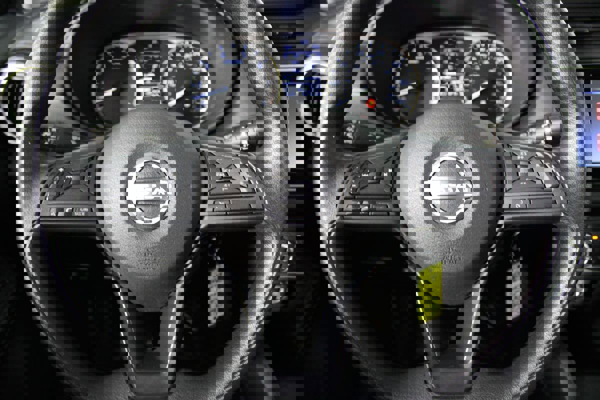 Used 2025 Nissan Versa S w/ Trunk Package image 13