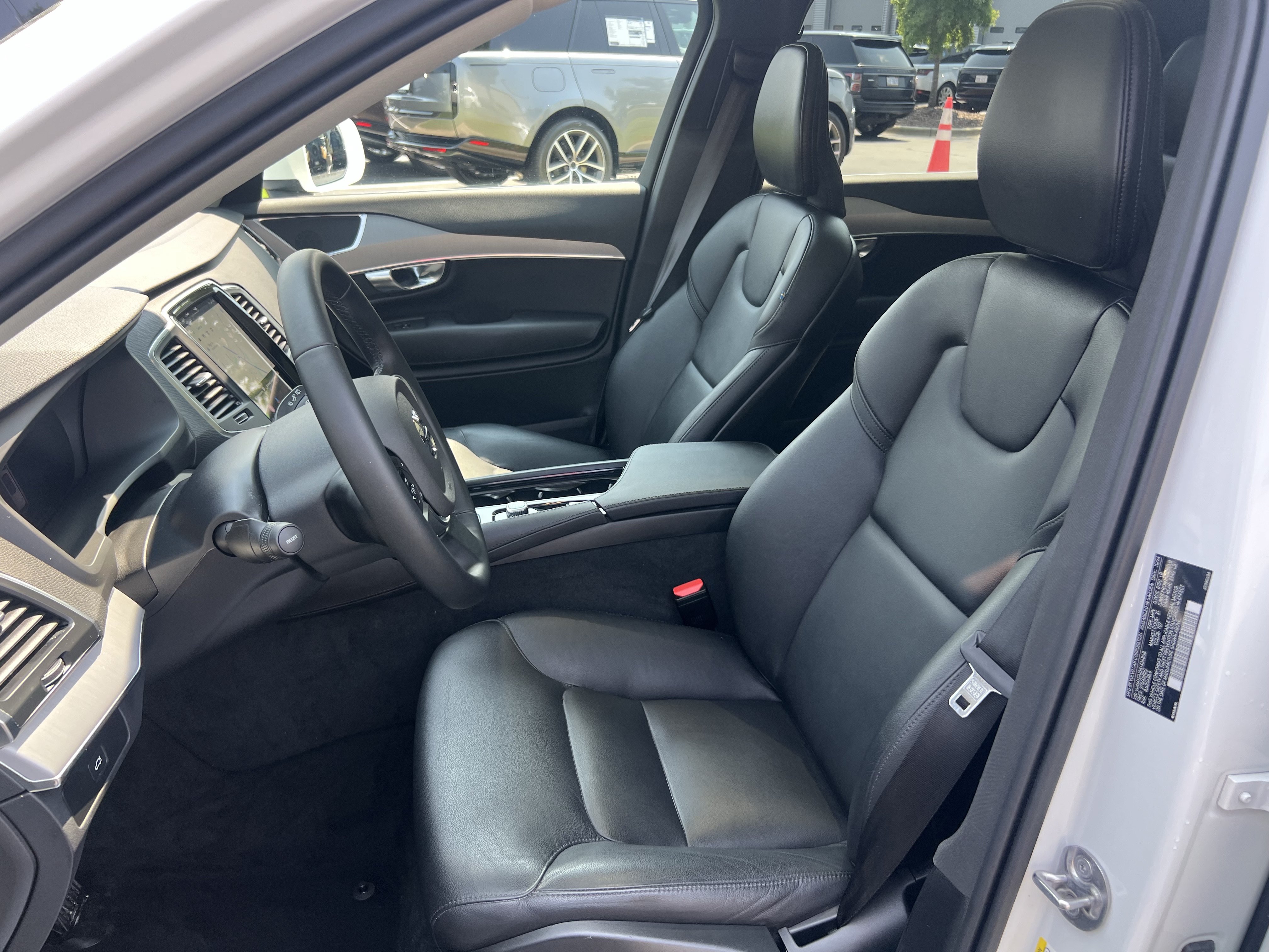 Used 2025 Volvo XC90 B5 Core AWD/4WD image 16