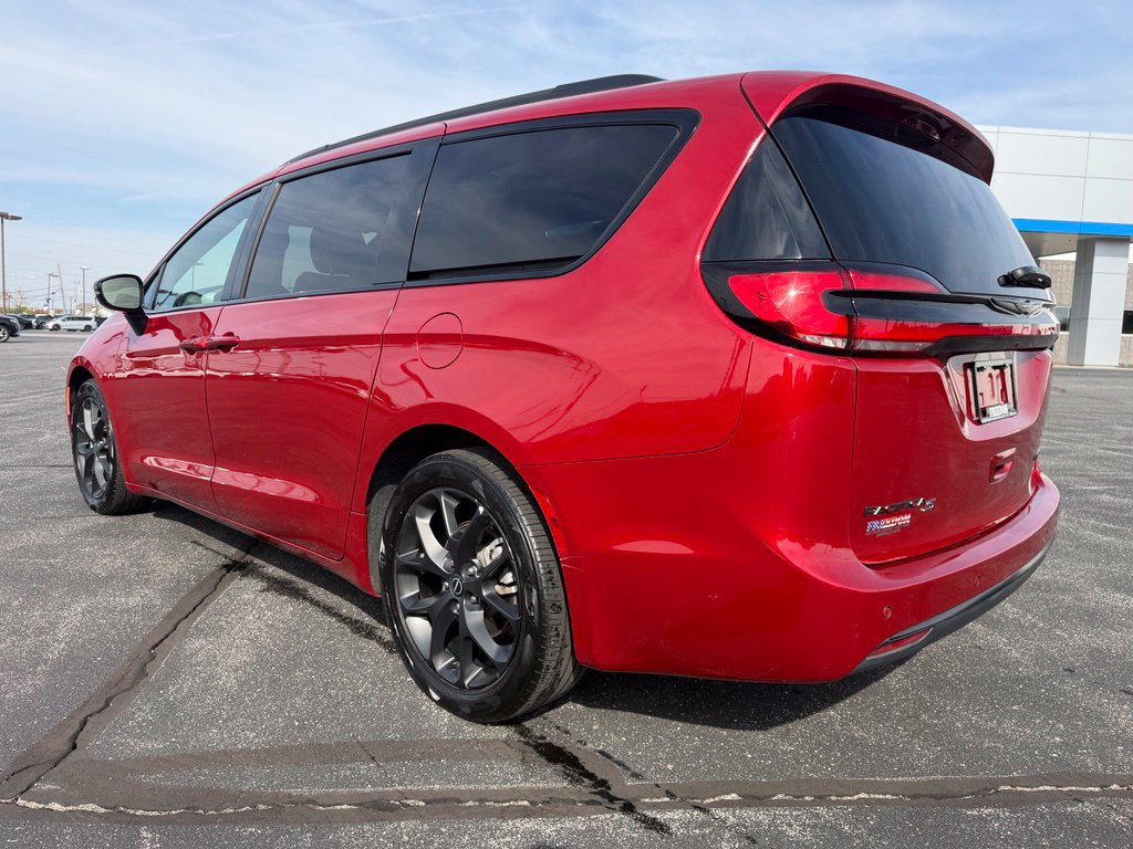 Used 2025 Chrysler Pacifica Limited FWD image 7