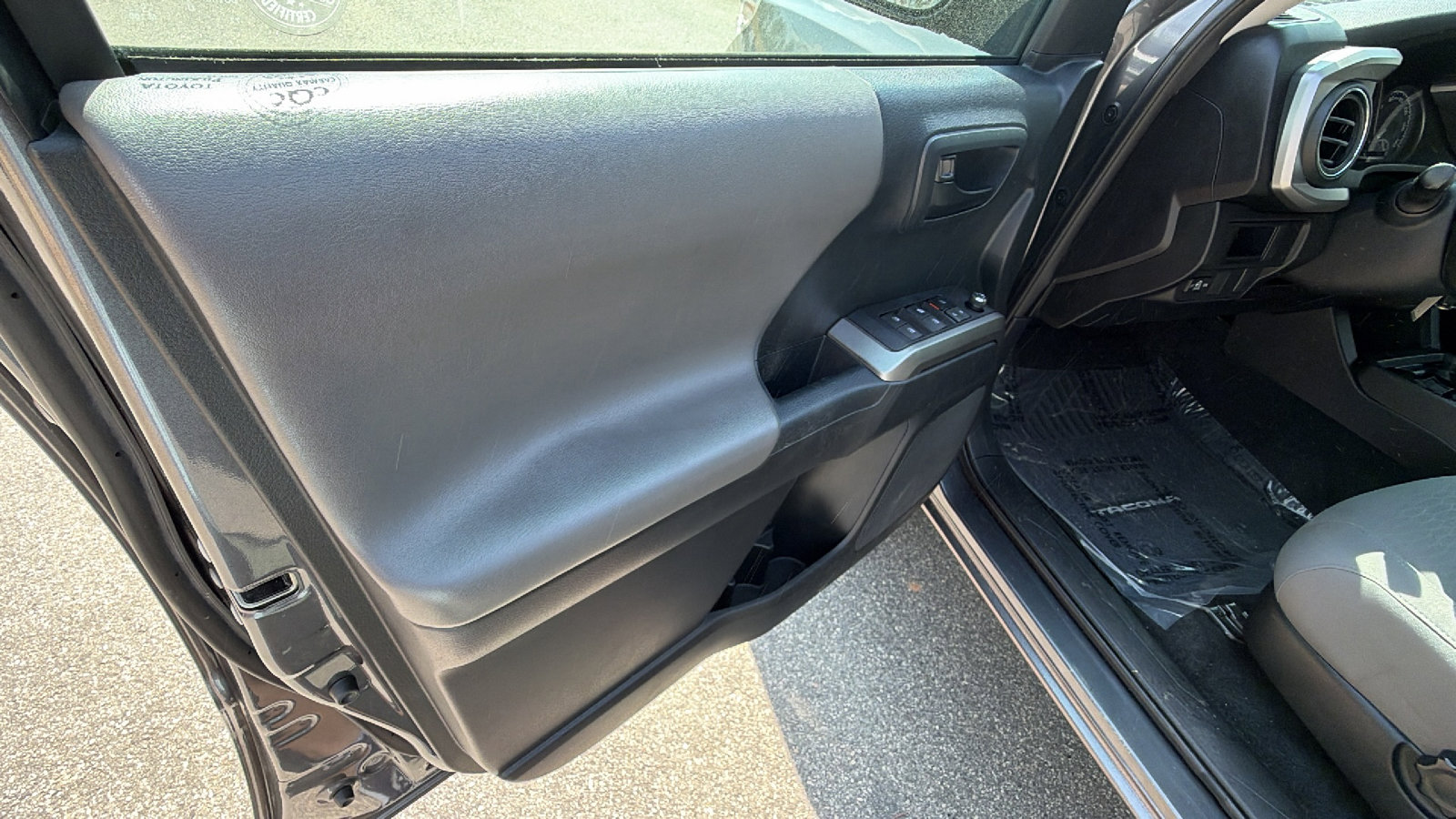 Used 2017 Toyota Tacoma SR5 w/ Tow Package image 14