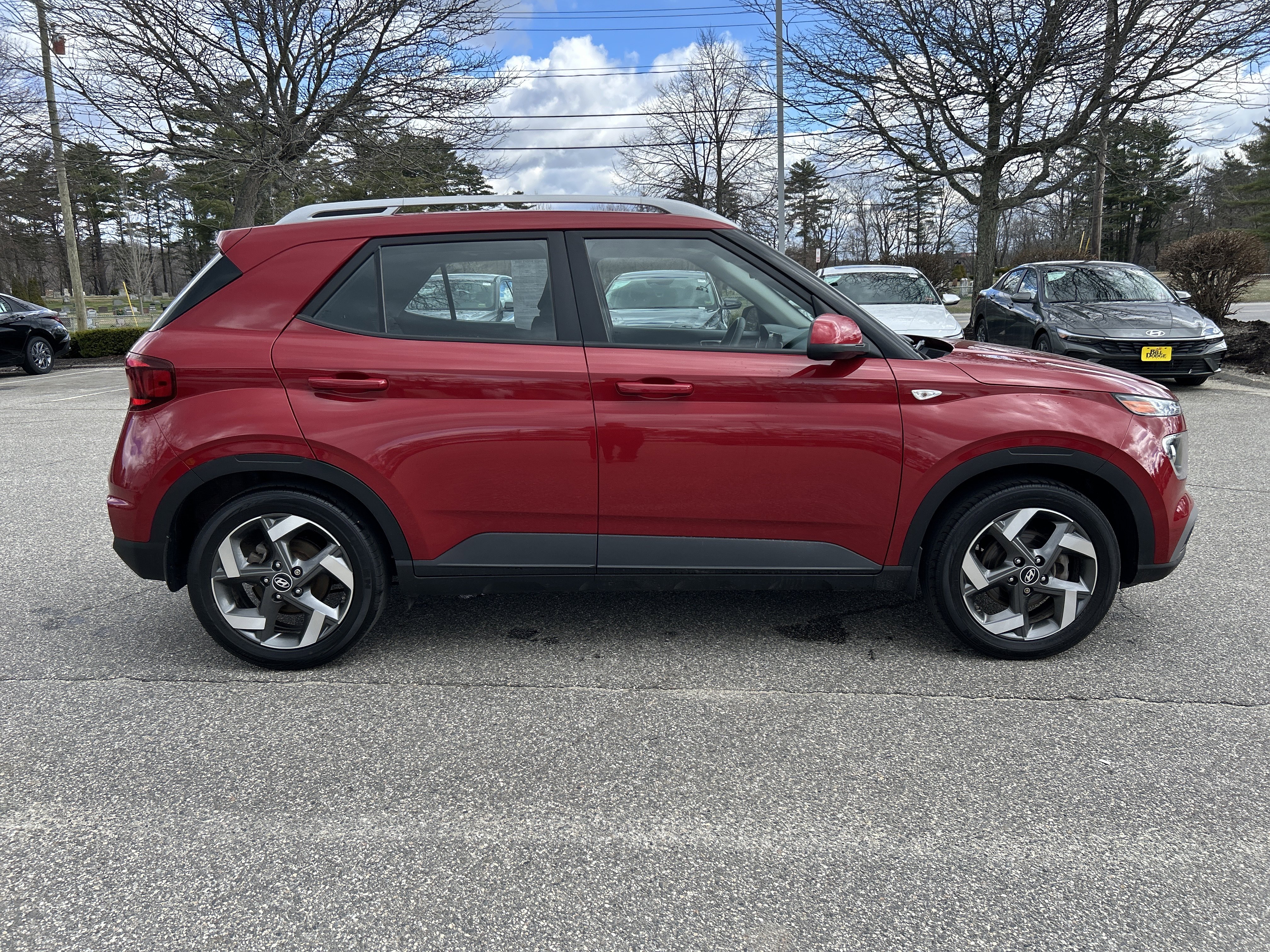 Used 2022 Hyundai Venue SEL image 4