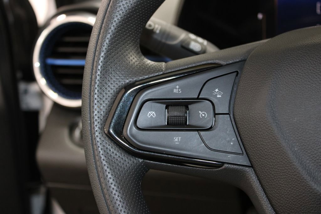 Used 2025 Chevrolet Trax LT image 28