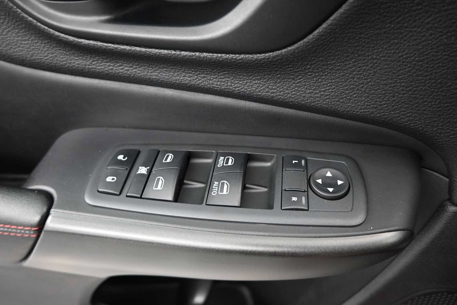 Used 2021 Jeep Cherokee Trailhawk w/ Sun, Sound & Nav Group AWD/4WD image 19
