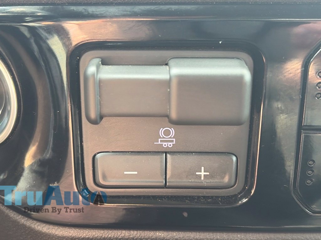 Used 2025 Chevrolet Silverado 2500 LT w/ Convenience Package AWD/4WD image 38