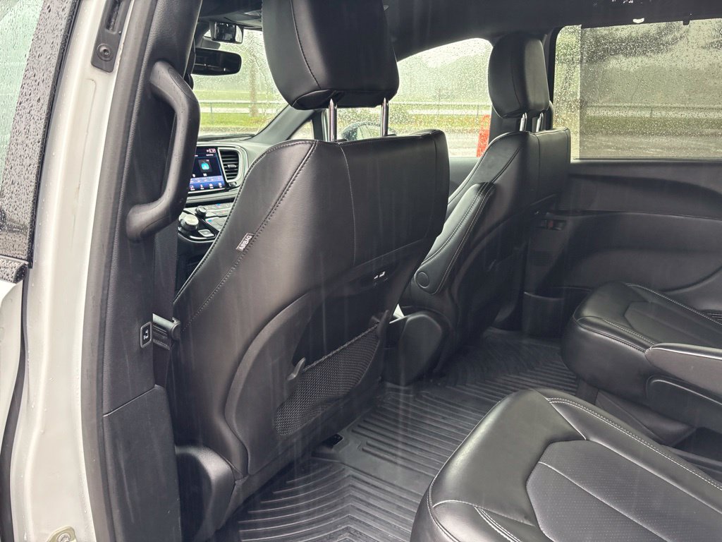 Used 2024 Chrysler Pacifica Touring-L w/ S Appearance Package FWD image 12