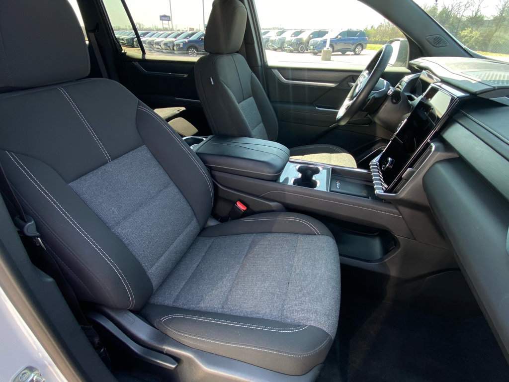 Used 2025 GMC Acadia Elevation image 32