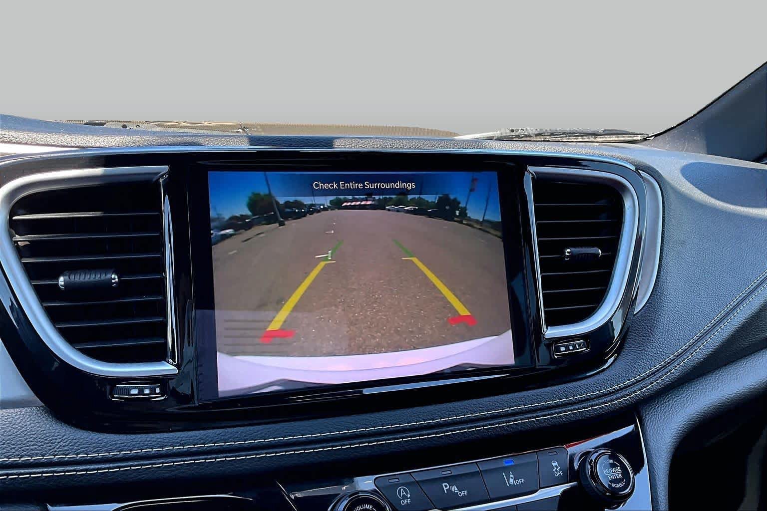 Used 2021 Chrysler Pacifica Limited AWD/4WD image 26