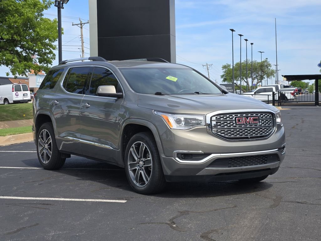 Used 2019 GMC Acadia Denali w/ Technology Package FWD image 3