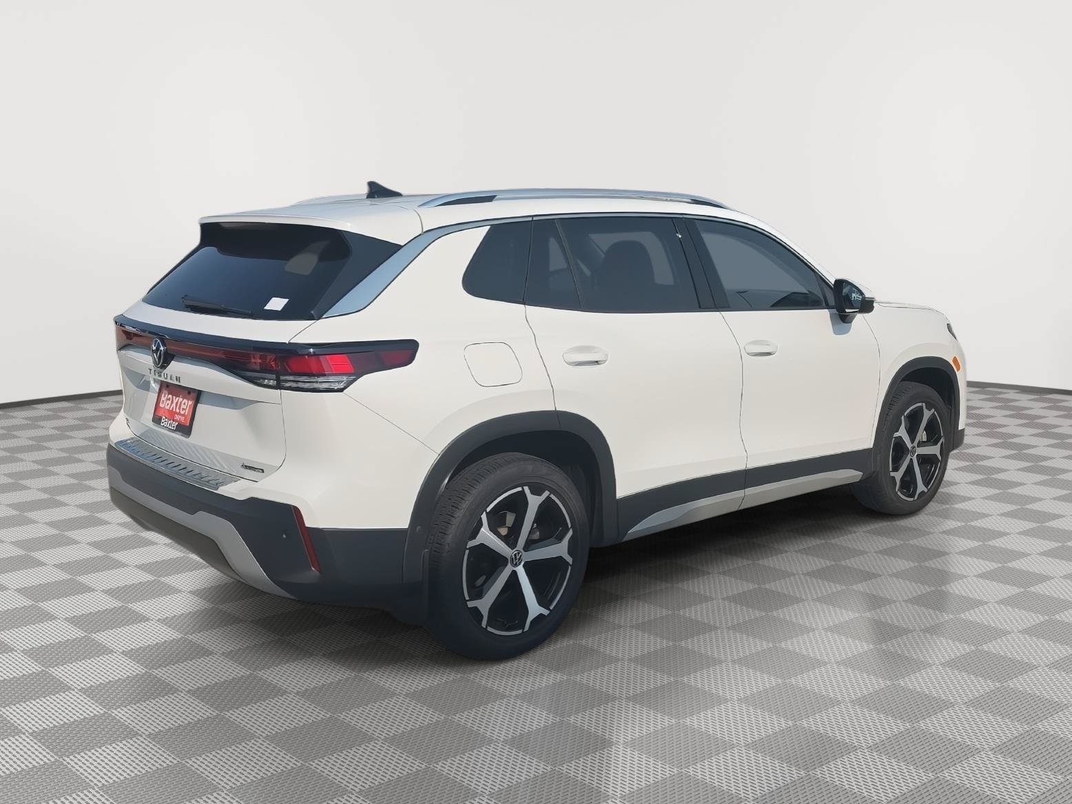 Certified 2025 Volkswagen Tiguan SE AWD/4WD image 10