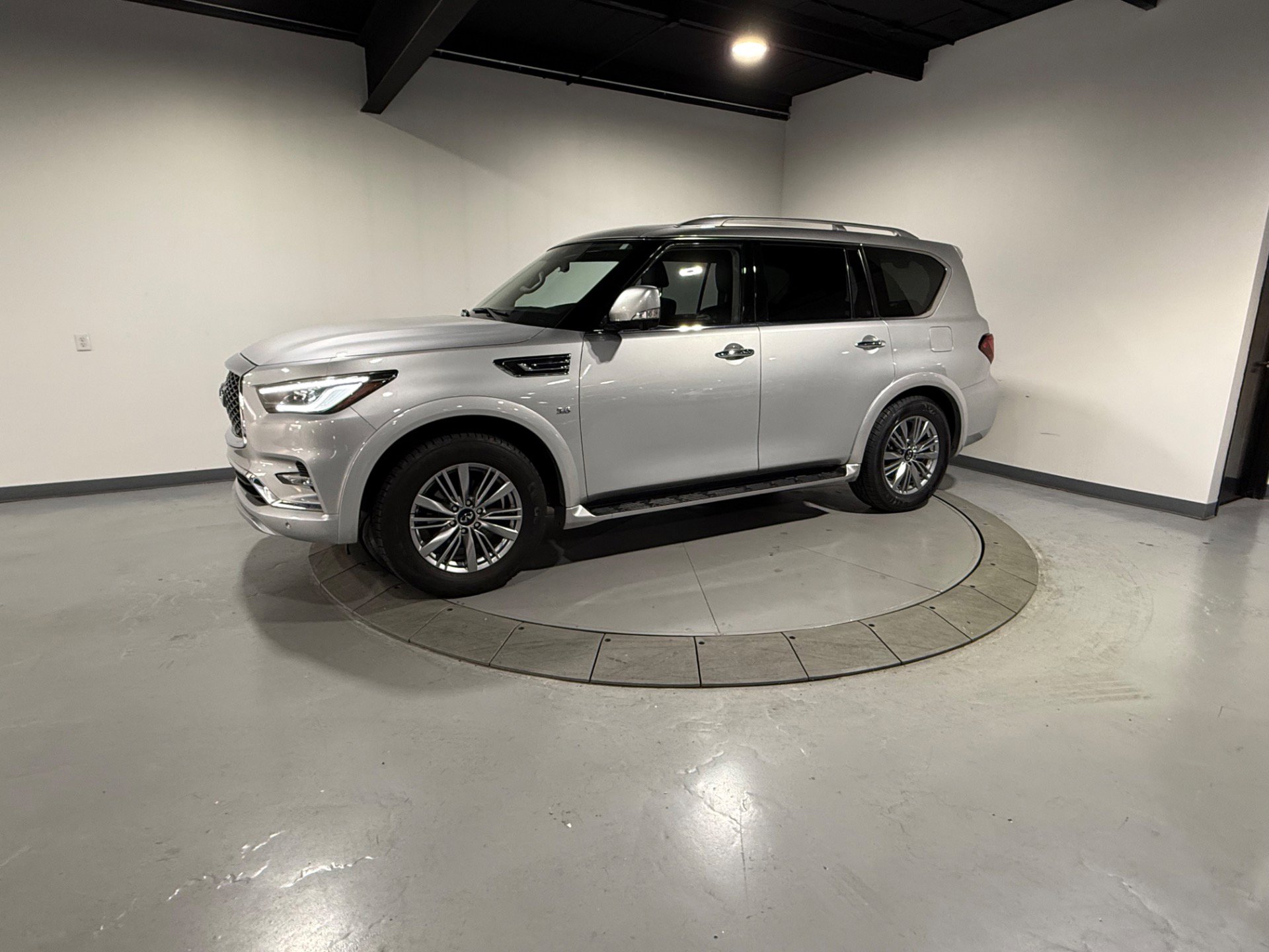 Used 2020 INFINITI QX80 Luxe w/ Proassist Package image 4