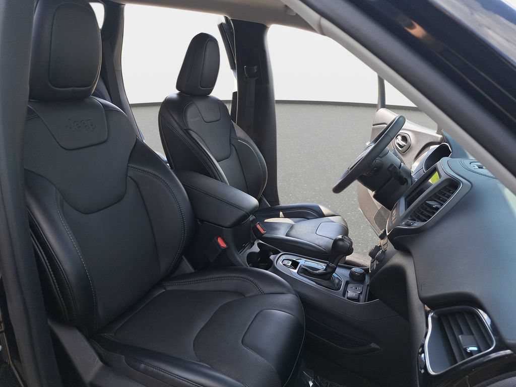 Certified 2023 Jeep Cherokee Altitude Lux AWD/4WD image 10