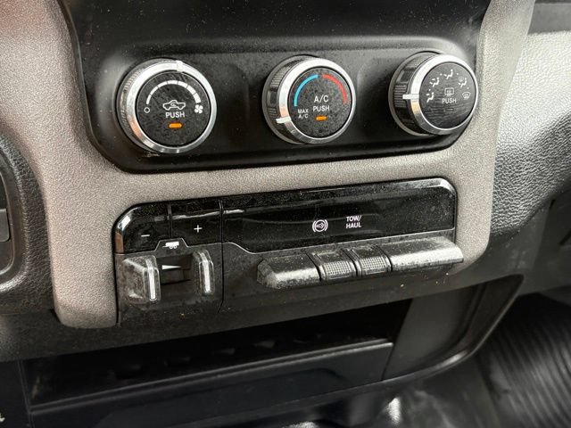 Used 2022 RAM 2500 Tradesman w/ Chrome Appearance Group AWD/4WD image 17