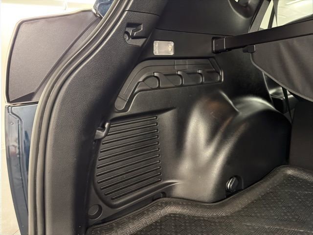 Used 2017 Toyota RAV4 SE image 30