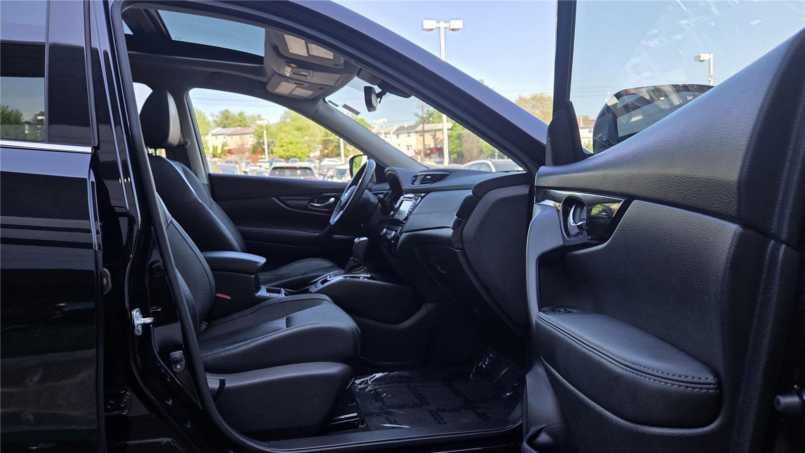 Used 2017 Nissan Rogue SL w/ SL Premium Package image 26