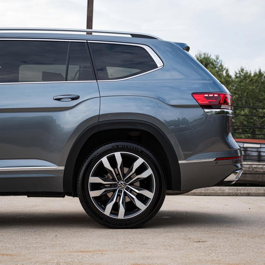 Certified 2022 Volkswagen Atlas SEL Premium AWD/4WD image 4