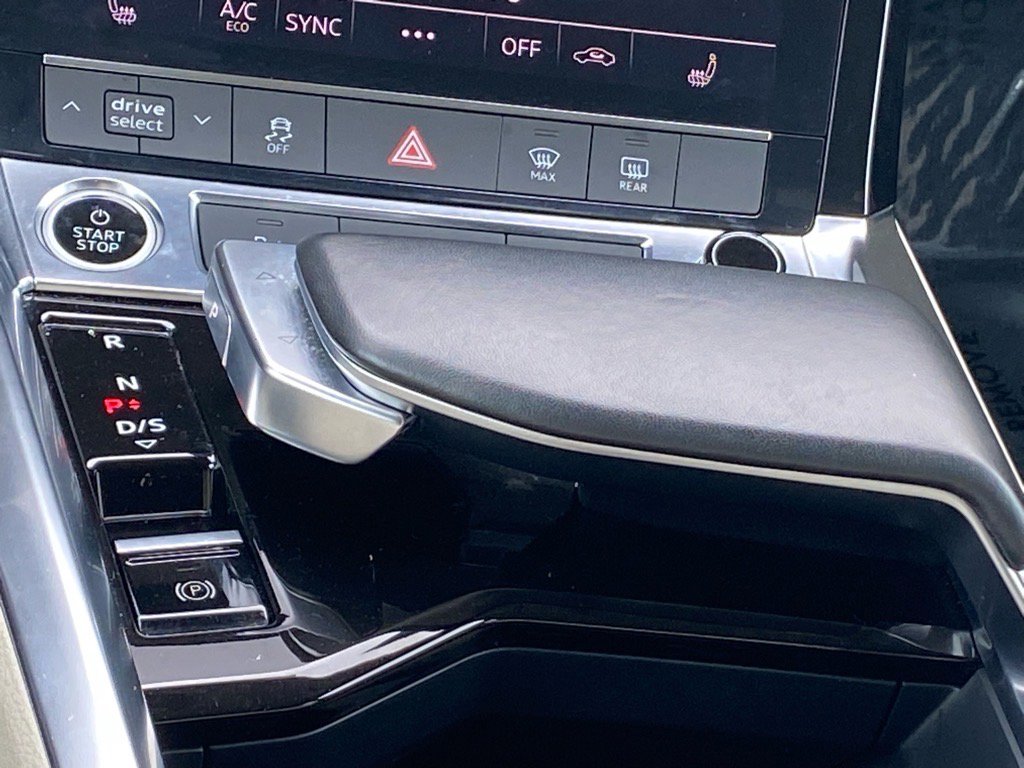 Used 2022 Audi e-tron Premium w/ Convenience Plus Package image 12