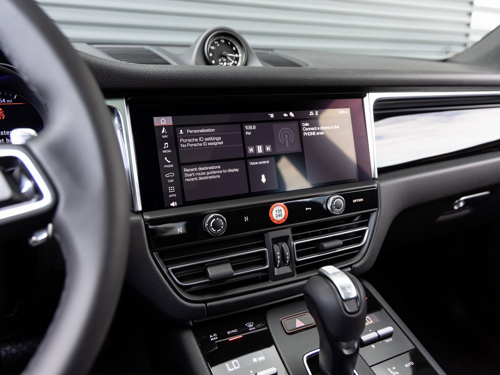 Certified 2026 Porsche Macan image 15