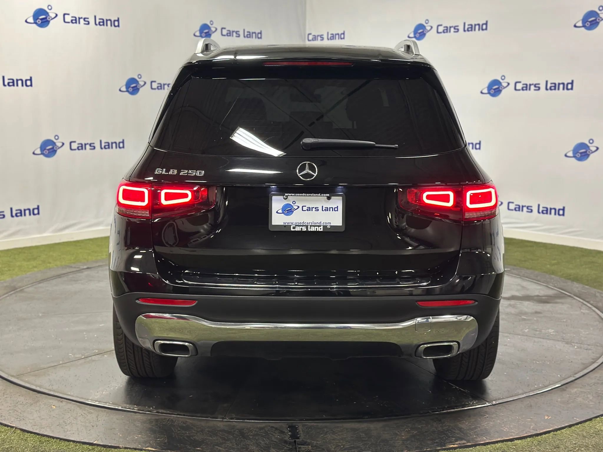 Used 2021 Mercedes-Benz GLB 250 GLB 250 Sport Utility 4D image 4