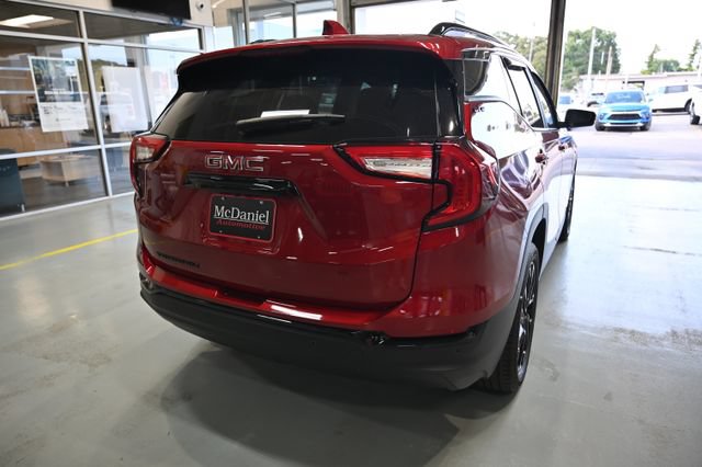 Used 2024 GMC Terrain SLE w/ Driver Convenience Package FWD image 5