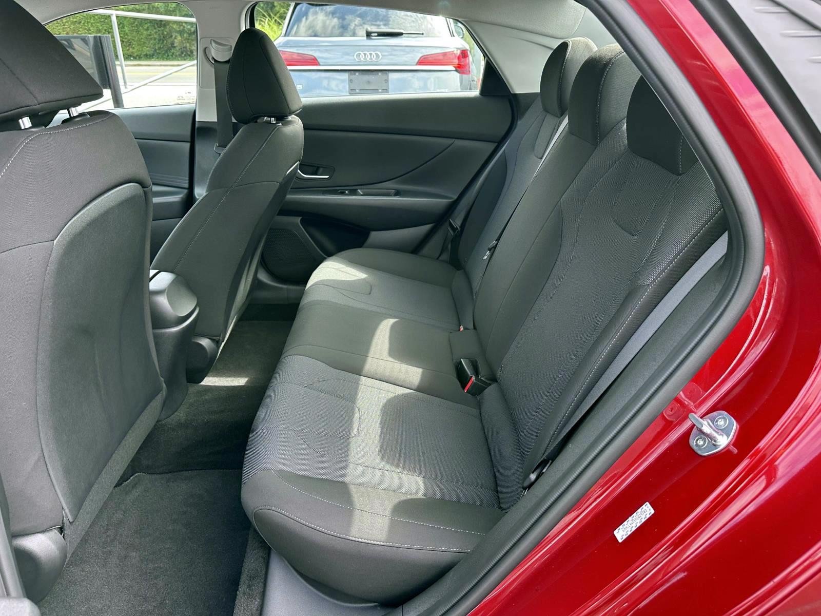 Used 2023 Hyundai Elantra SE FWD image 12
