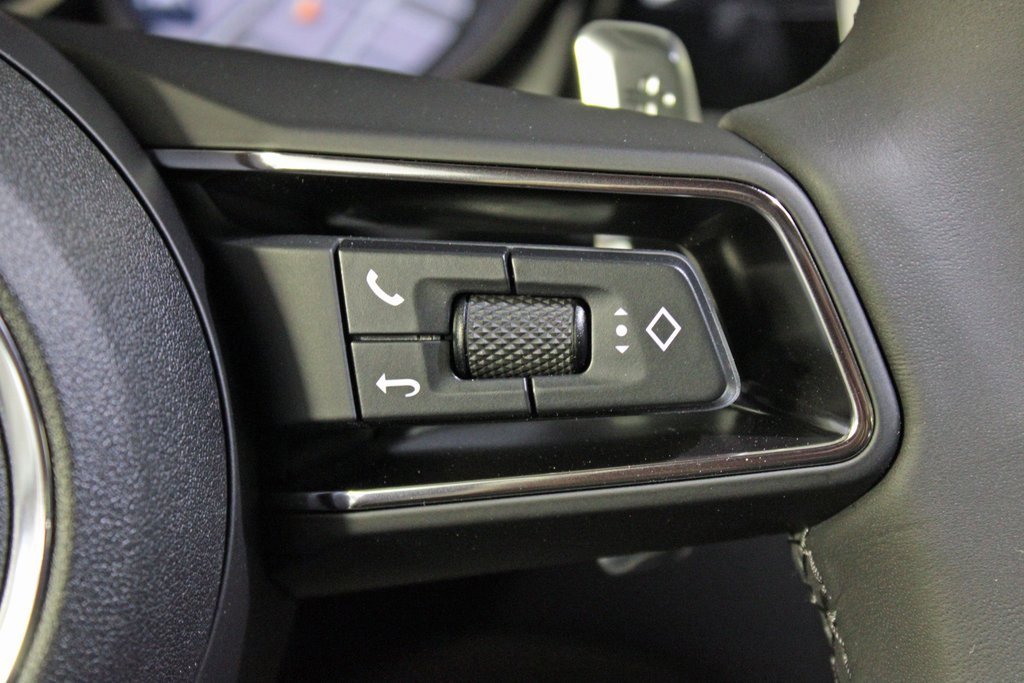 Used 2025 Porsche Macan image 24