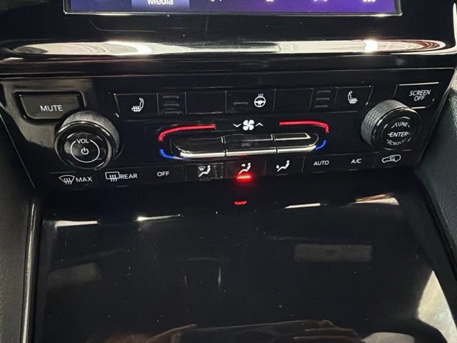 Used 2025 Jeep Grand Cherokee L Altitude AWD/4WD image 23