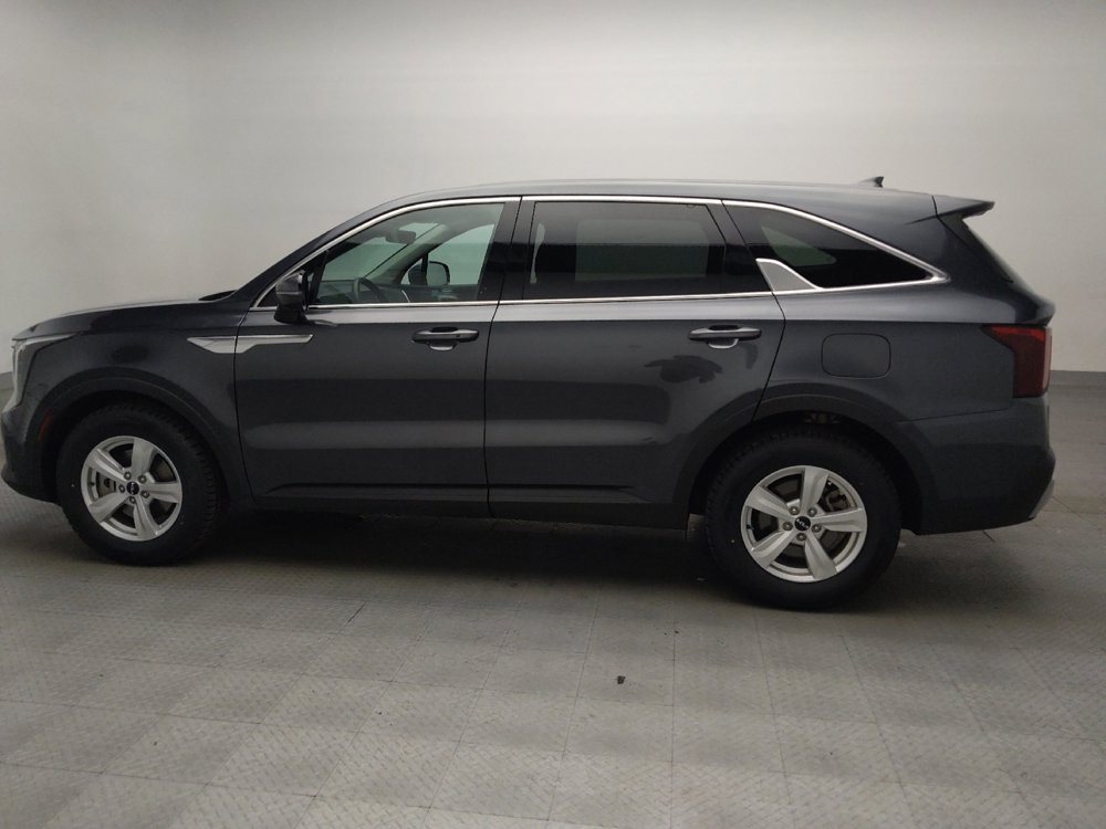 Used 2024 Kia Sorento LX FWD image 3