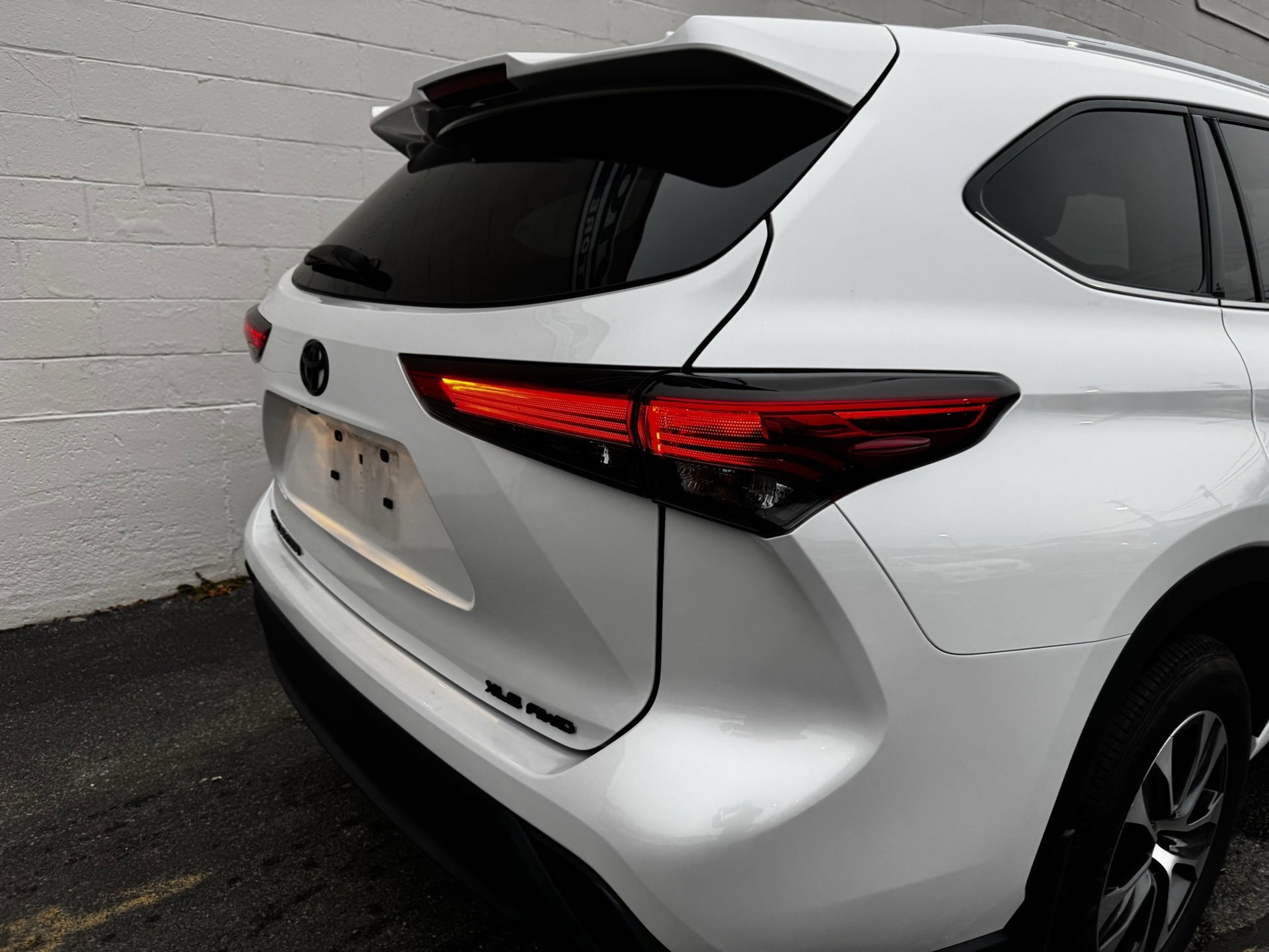 Used 2022 Toyota Highlander XLE image 3