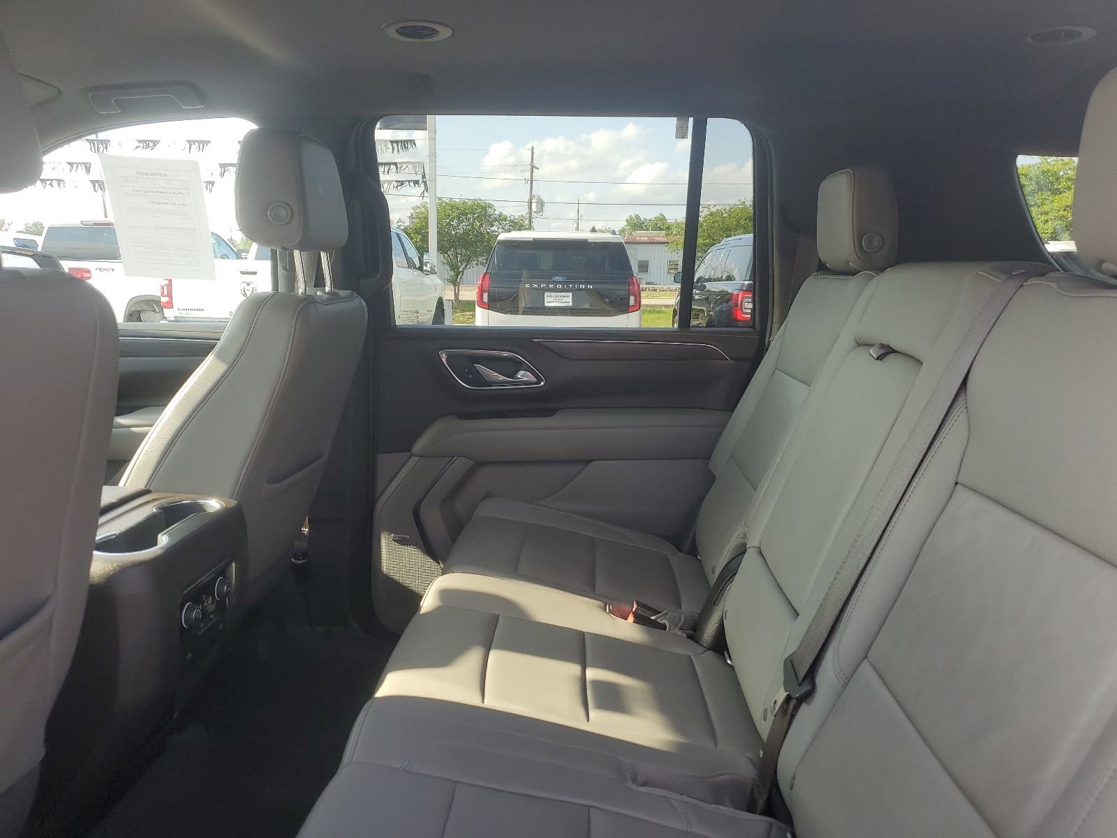 Used 2022 Chevrolet Suburban LT RWD image 12