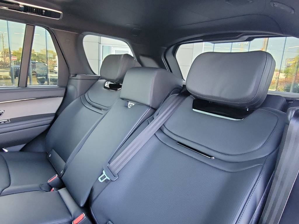 New 2026 Land Rover Range Rover SV image 15