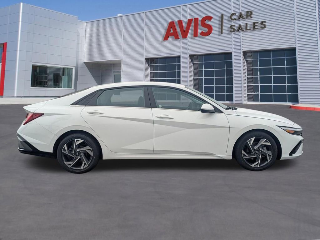 Used 2025 Hyundai Elantra SEL FWD image 5
