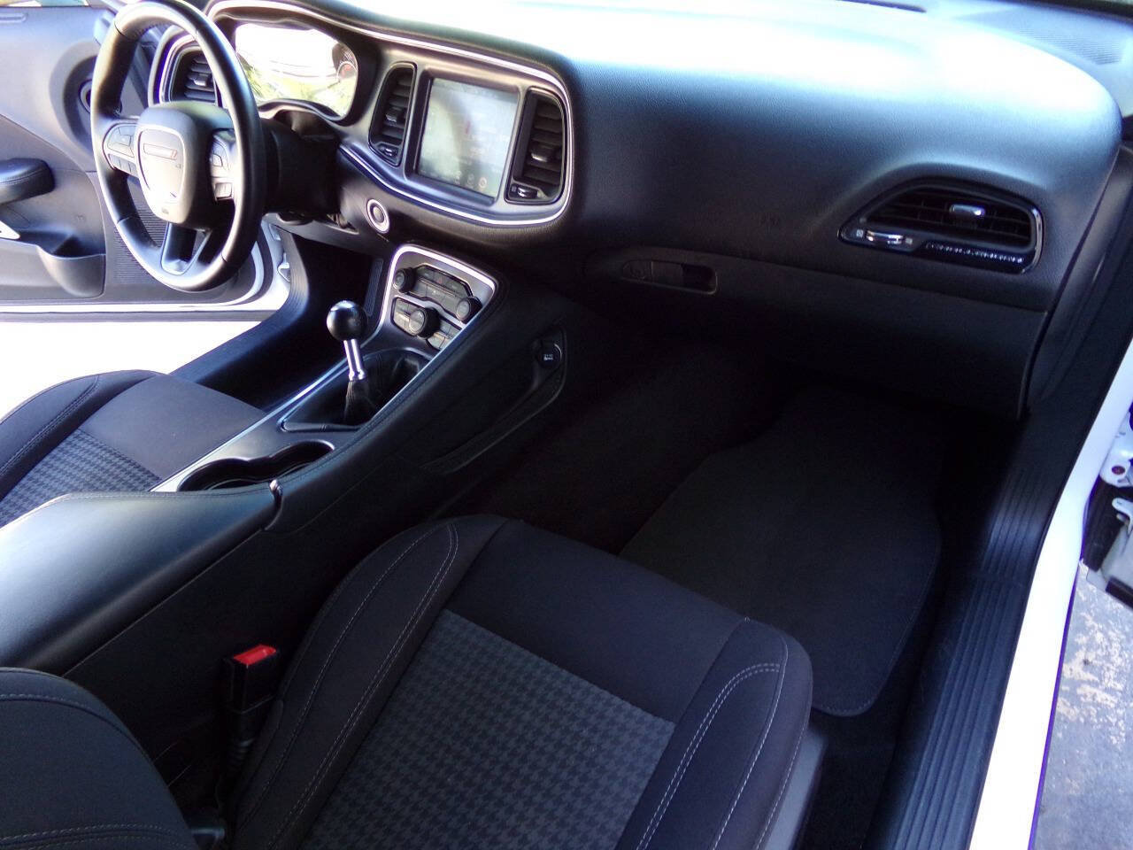 Used 2015 Dodge Challenger R/T w/ Quick Order Package 22B R/T RWD image 29