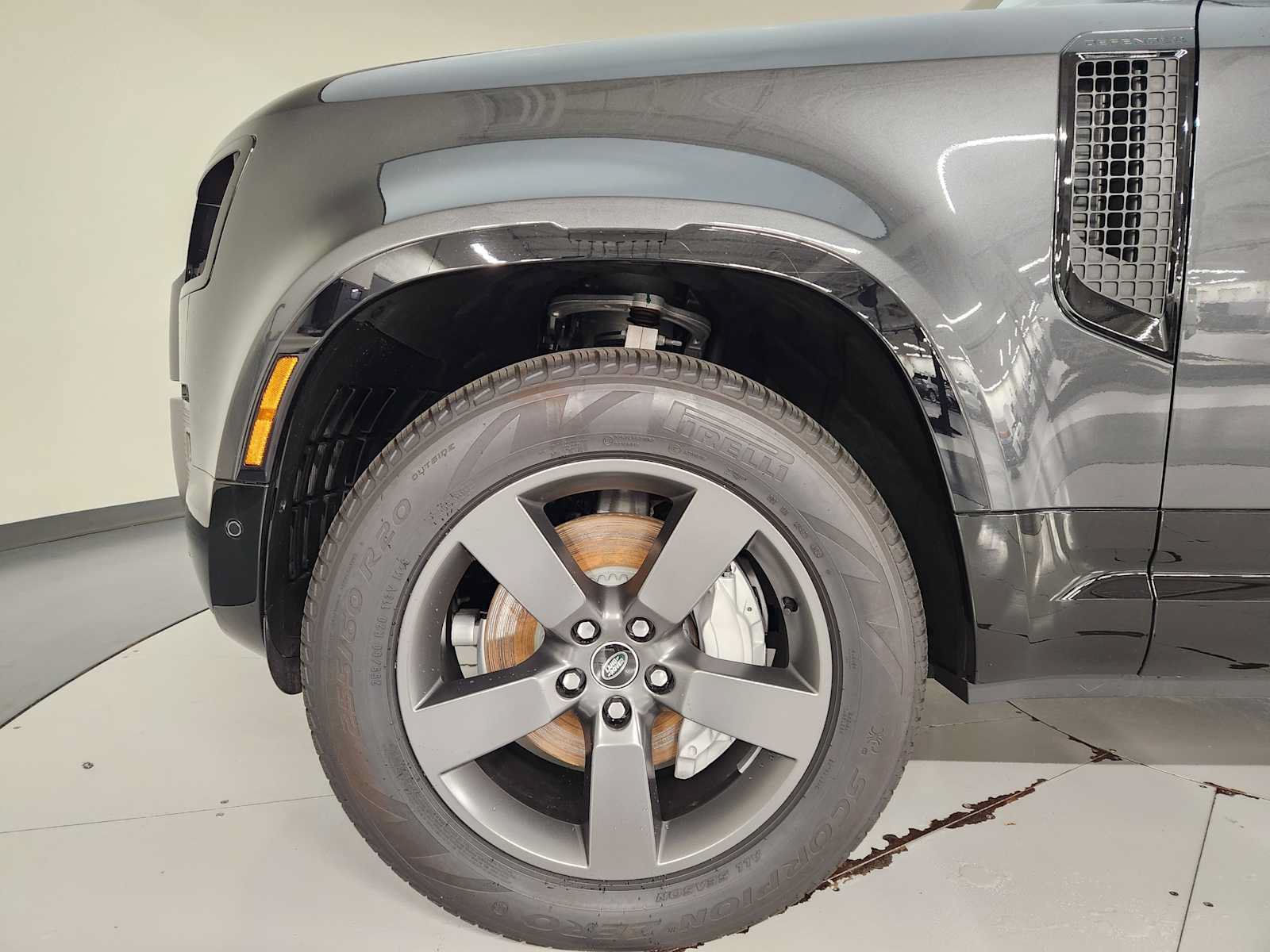 Used 2025 Land Rover Defender 130 X-Dynamic SE AWD/4WD image 17