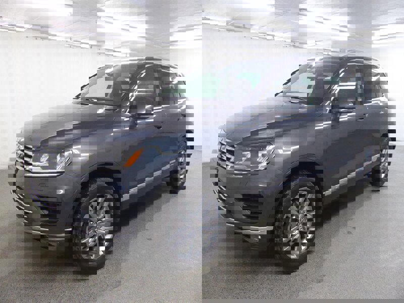 Used 2016 Volkswagen Touareg TDI image 3