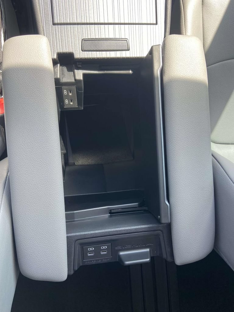 Used 2025 Toyota Sienna XLE w/ XLE Plus Package FWD image 29