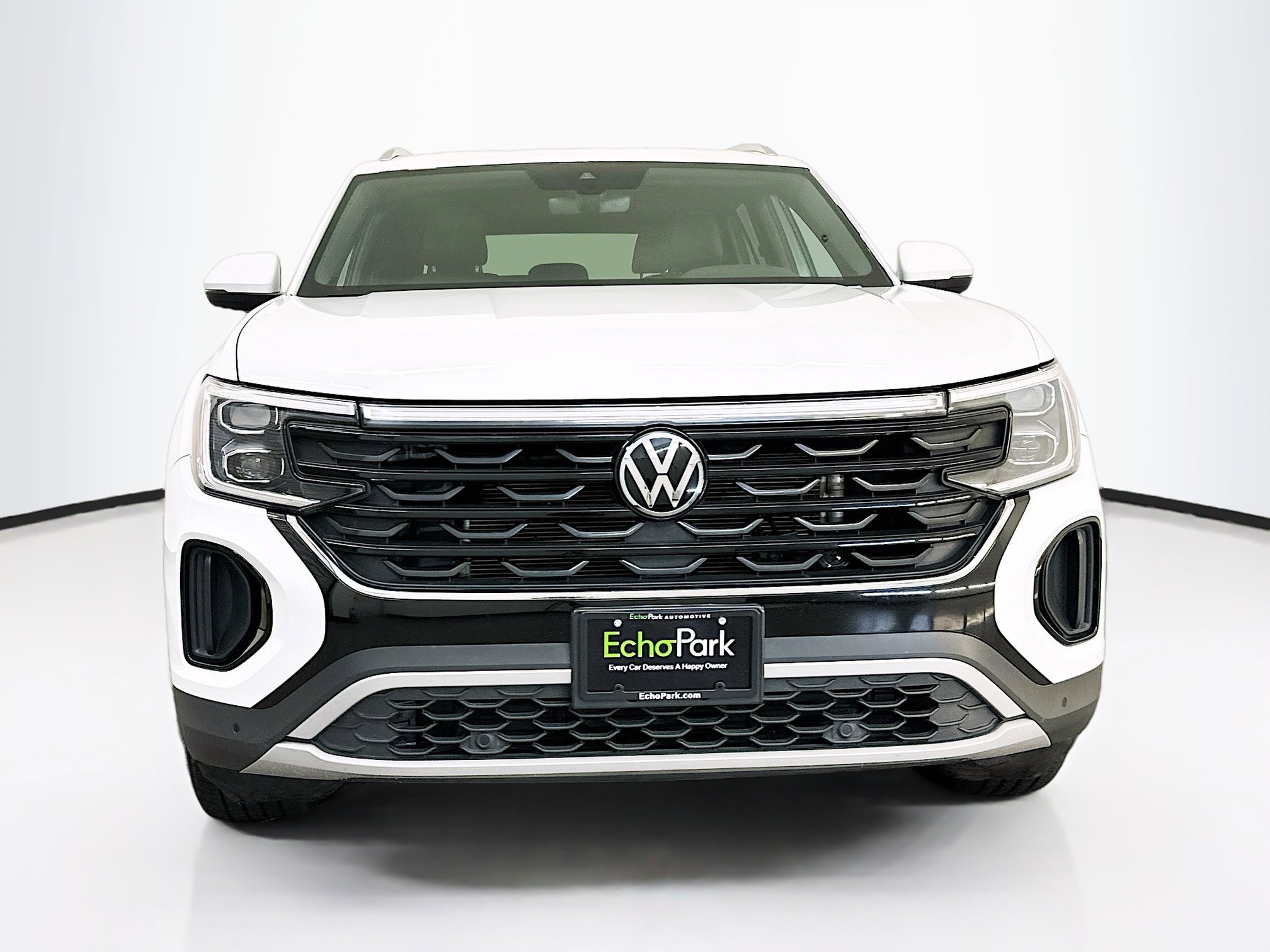 Used 2024 Volkswagen Atlas Cross Sport SE image 2