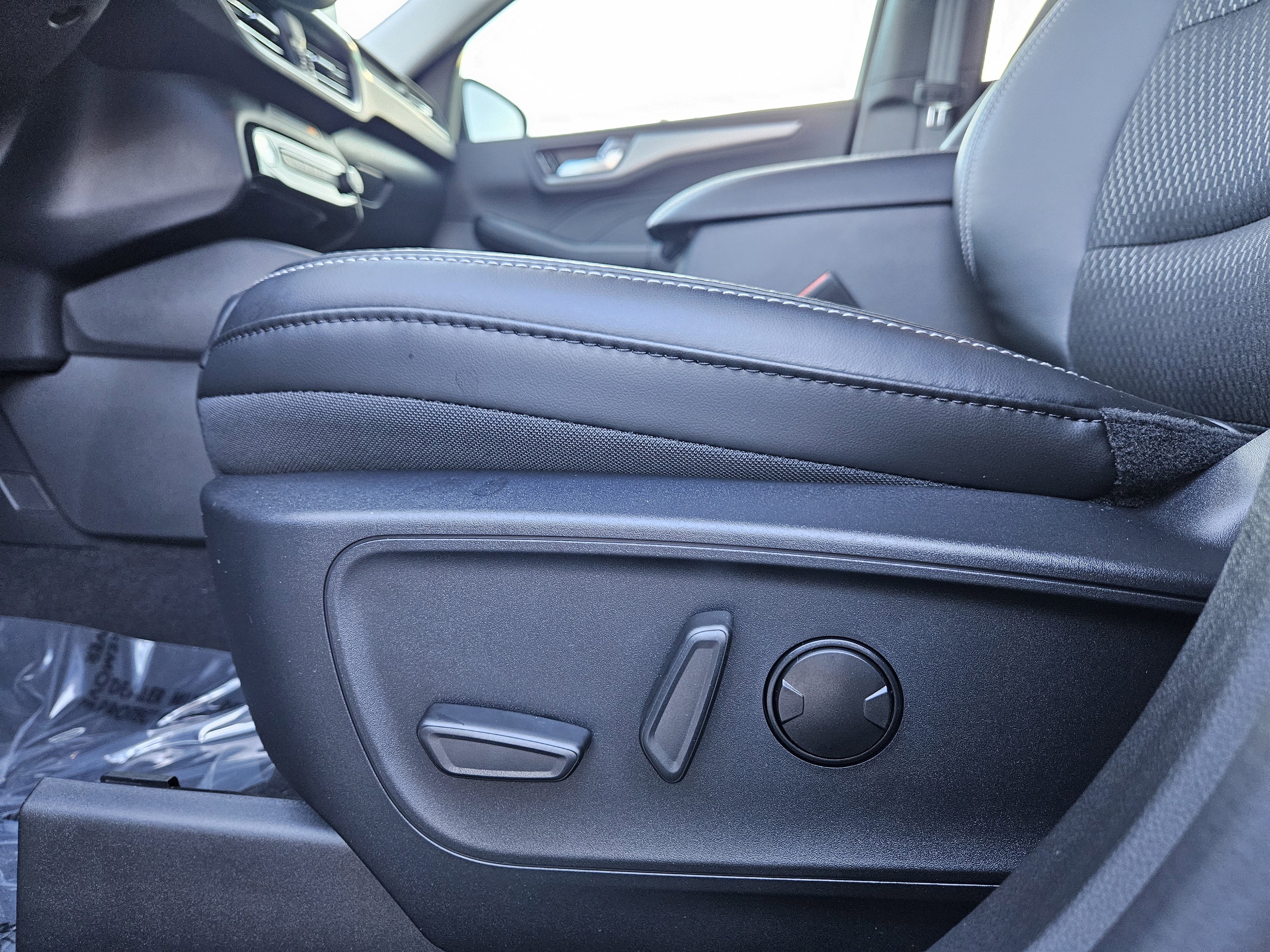 New 2026 Ford Escape SE image 27