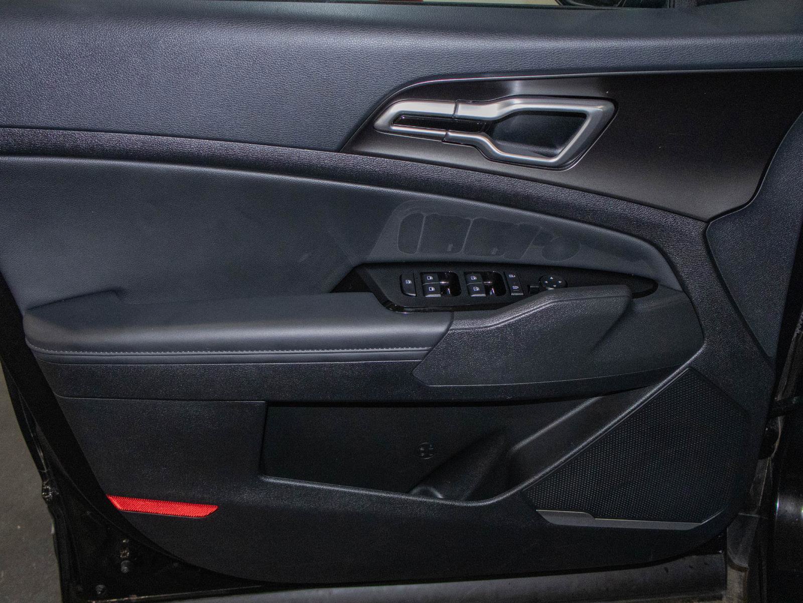 New 2025 Kia Sportage EX image 11