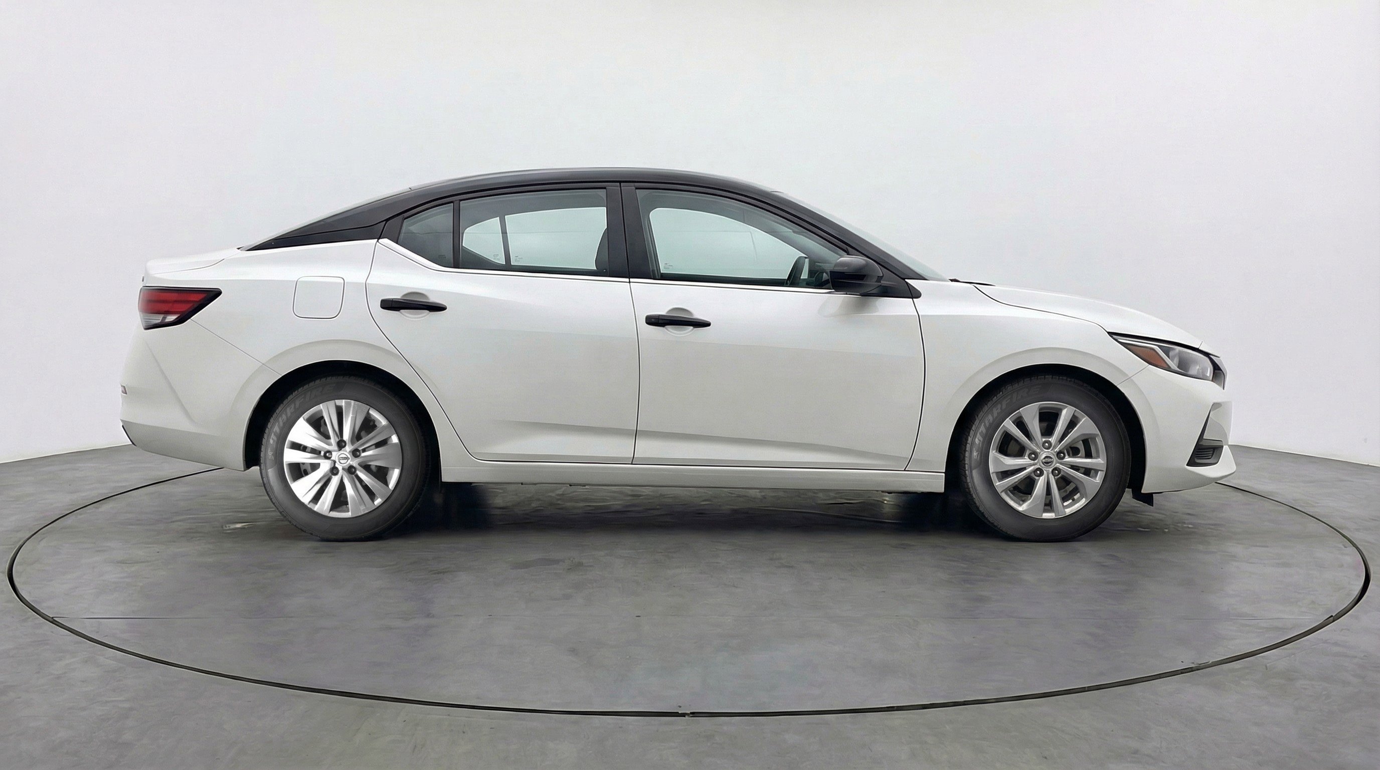 Used 2025 Nissan Sentra S image 11