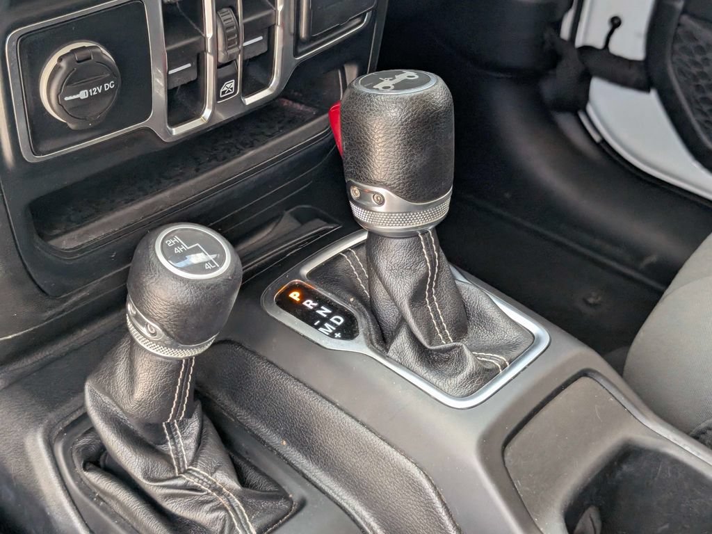 Used 2019 Jeep Wrangler Unlimited Sahara w/ Uconnect 4C Nav & Sound Group AWD/4WD image 20