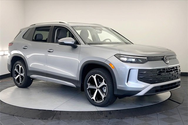 New 2025 Volkswagen Tiguan SE